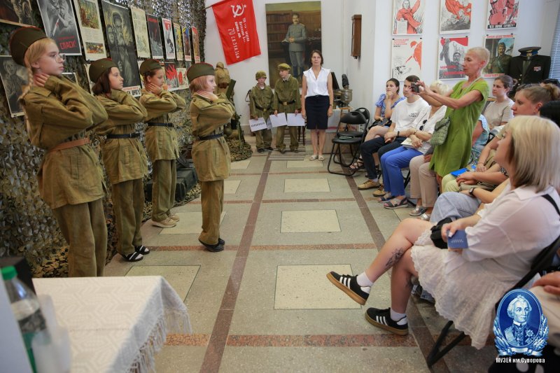 Презентация выставки "Родина-мать зовет!"